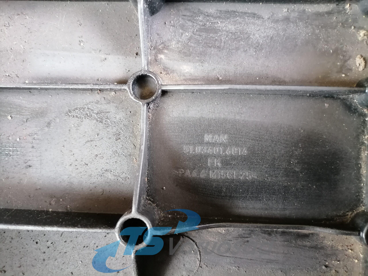 MAN Valve cover 51034016014 - Головка блока для Грузовиков: фото 3 MAN Valve cover 51034016014 - Головка блока для Грузовиков: фото 3