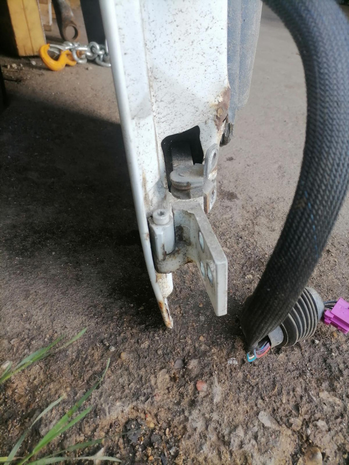 MB MB uks, parem A9737201805 - Дверь и запчасти для Грузовиков: фото 2 MB MB uks, parem A9737201805 - Дверь и запчасти для Грузовиков: фото 2