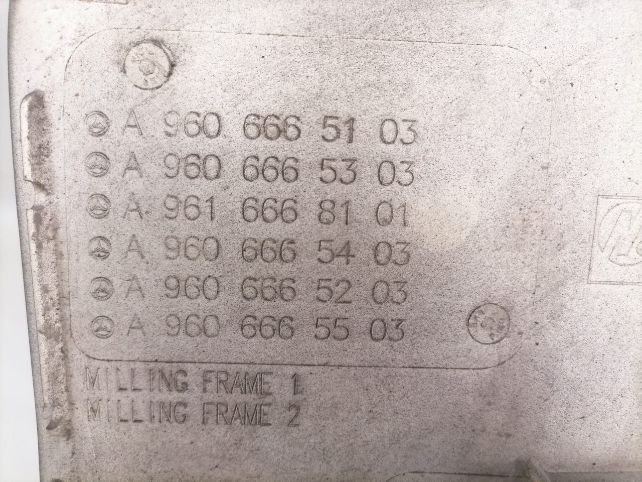 Mercedes-Benz Astmelaua plastik A9606665103 - Боковая подножка для Грузовиков: фото 5 Mercedes-Benz Astmelaua plastik A9606665103 - Боковая подножка для Грузовиков: фото 5