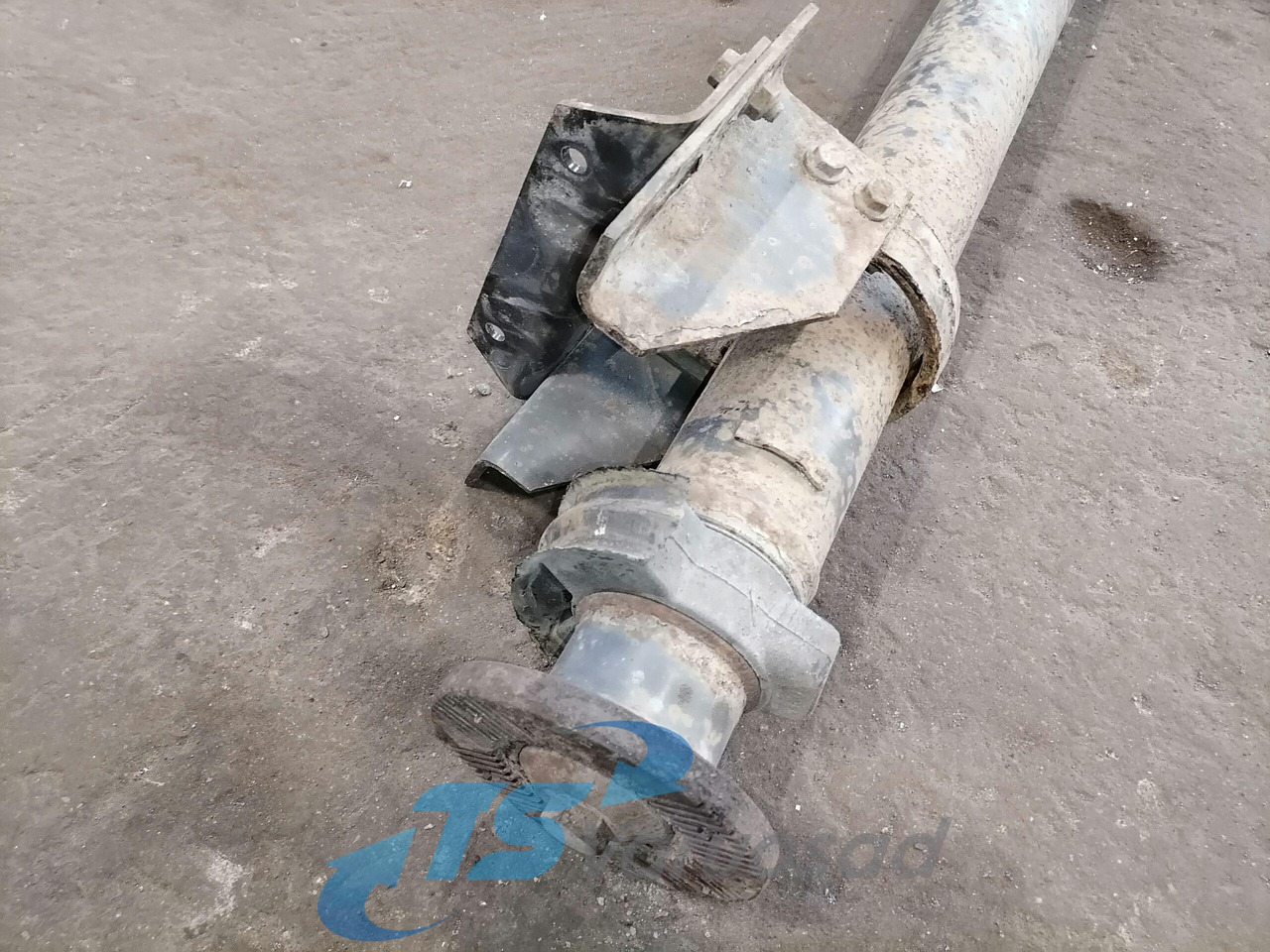Mercedes-Benz Propeller shaft A6574101504 - Карданный вал для Грузовиков: фото 2 Mercedes-Benz Propeller shaft A6574101504 - Карданный вал для Грузовиков: фото 2