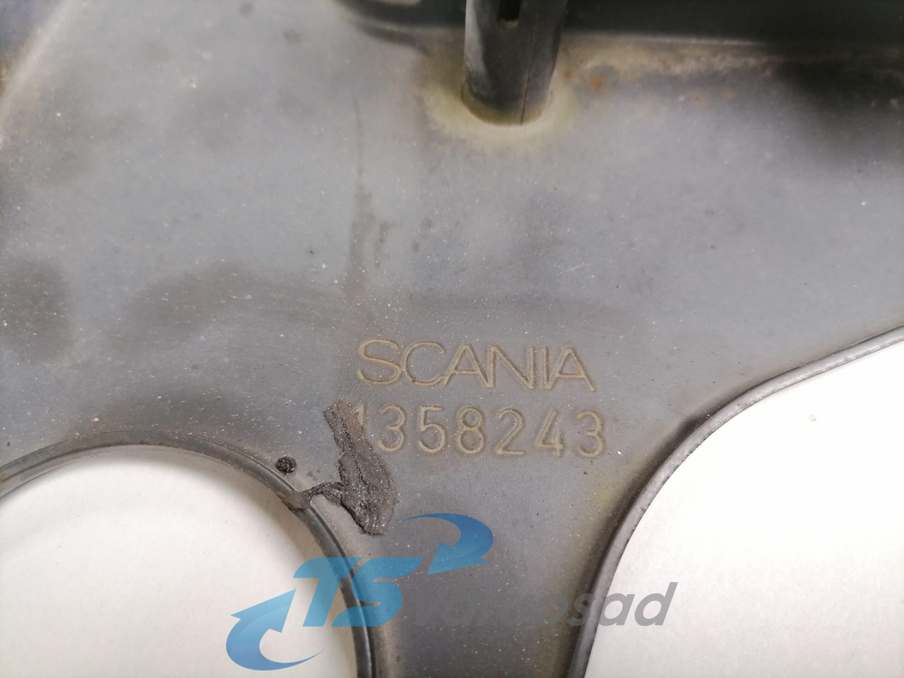 Scania Air deflector bracket 1358243 - Аэродинамика/ Спойлеры для Грузовиков: фото 4 Scania Air deflector bracket 1358243 - Аэродинамика/ Спойлеры для Грузовиков: фото 4
