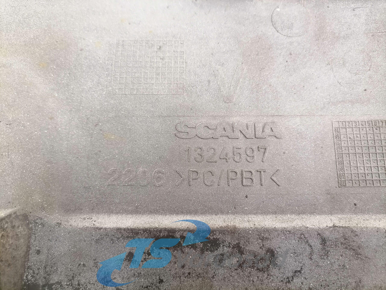 Scania Bumper cover 1324597 - Угол бампера для Грузовиков: фото 4 Scania Bumper cover 1324597 - Угол бампера для Грузовиков: фото 4