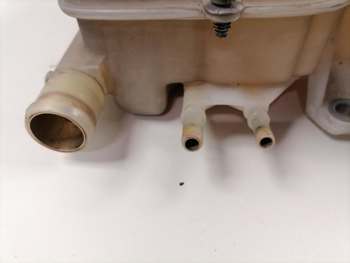 Scania Expansion tank 2545033 - Универсальная запчасть для Грузовиков: фото 2 Scania Expansion tank 2545033 - Универсальная запчасть для Грузовиков: фото 2