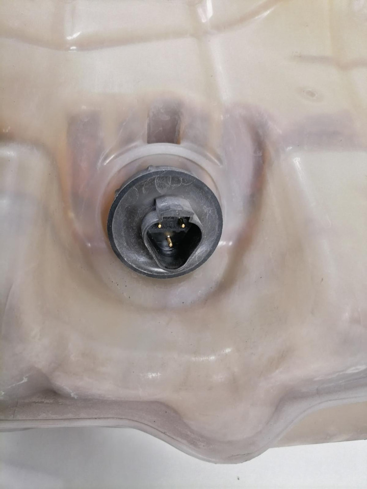 Scania Expansion tank 2545033 - Универсальная запчасть для Грузовиков: фото 4 Scania Expansion tank 2545033 - Универсальная запчасть для Грузовиков: фото 4