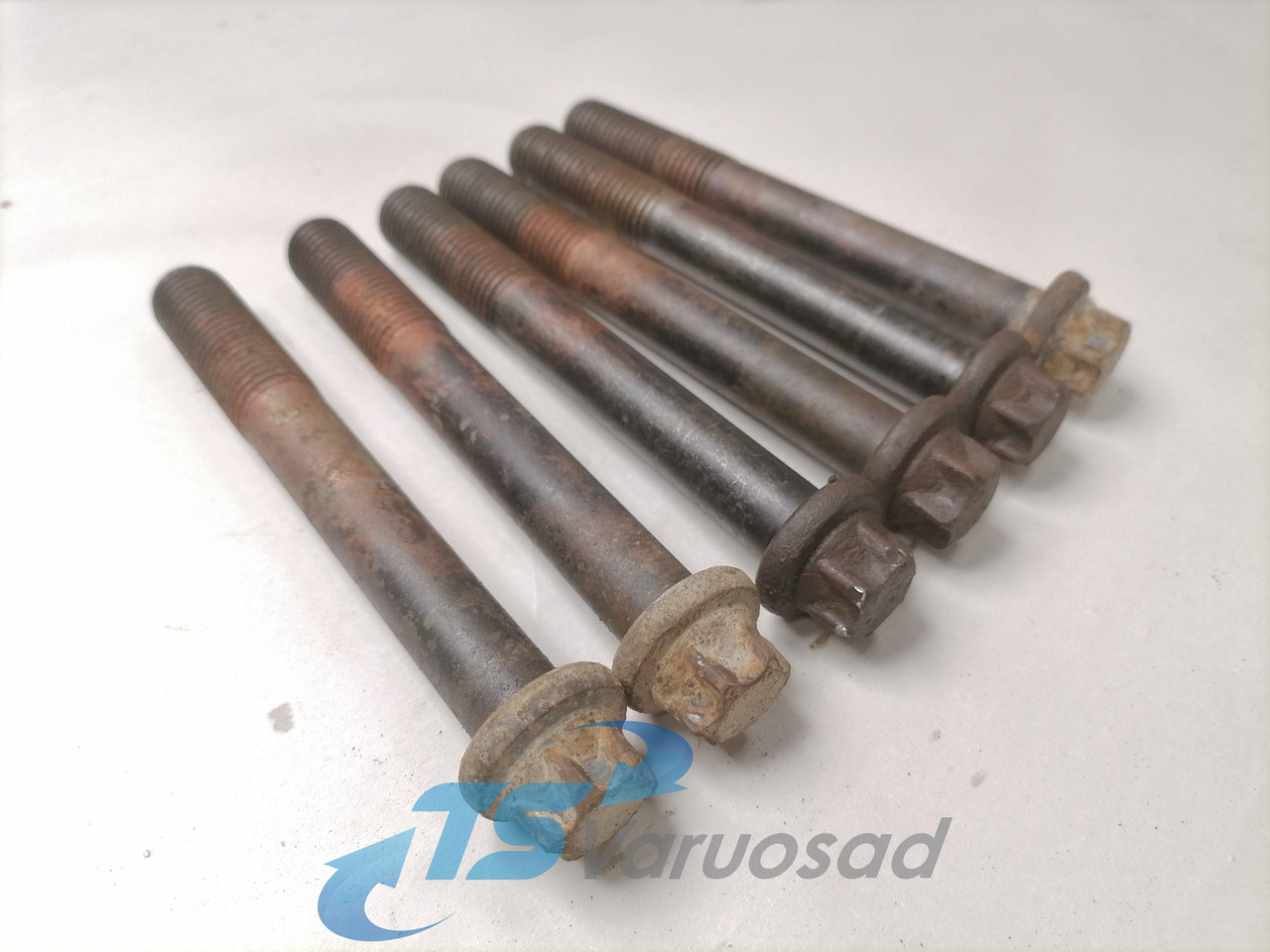 Scania Gearbox bracket screw 1746111 - Коробка передач и запчасти для Грузовиков: фото 2 Scania Gearbox bracket screw 1746111 - Коробка передач и запчасти для Грузовиков: фото 2