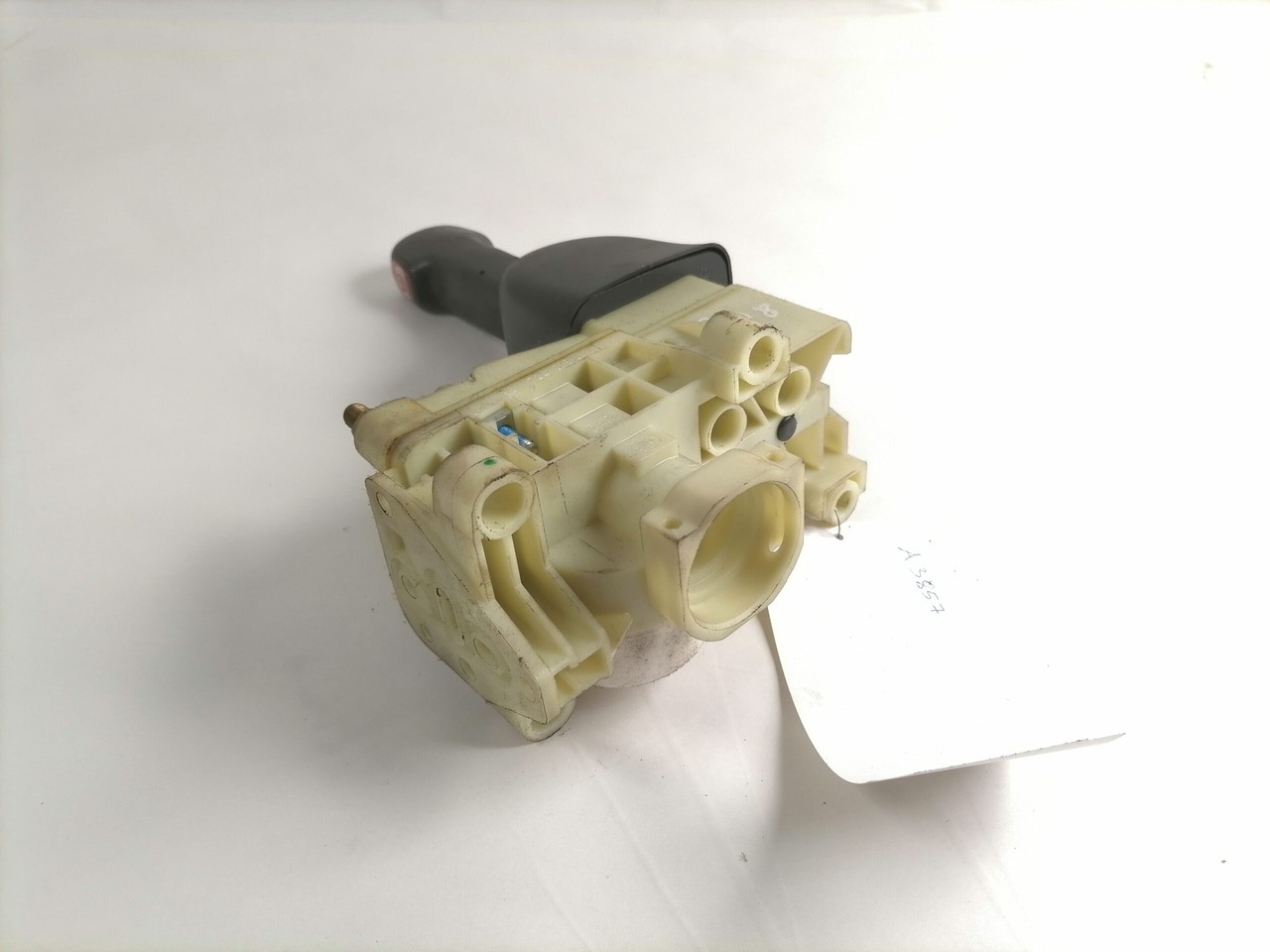 Scania Handbrake control lever 1882115 - Универсальная запчасть для Грузовиков: фото 4 Scania Handbrake control lever 1882115 - Универсальная запчасть для Грузовиков: фото 4