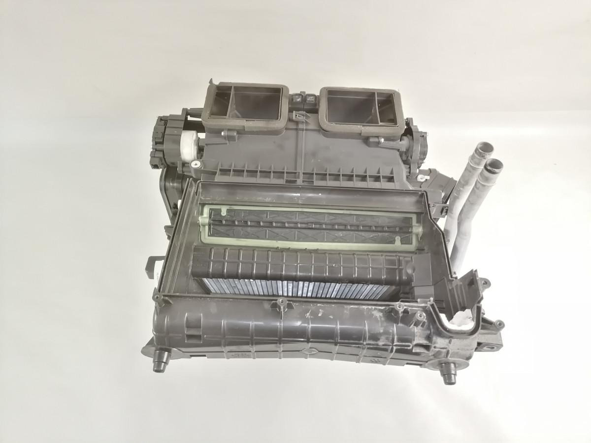 Scania Heating unit 2878950 - Универсальная запчасть для Грузовиков: фото 4 Scania Heating unit 2878950 - Универсальная запчасть для Грузовиков: фото 4