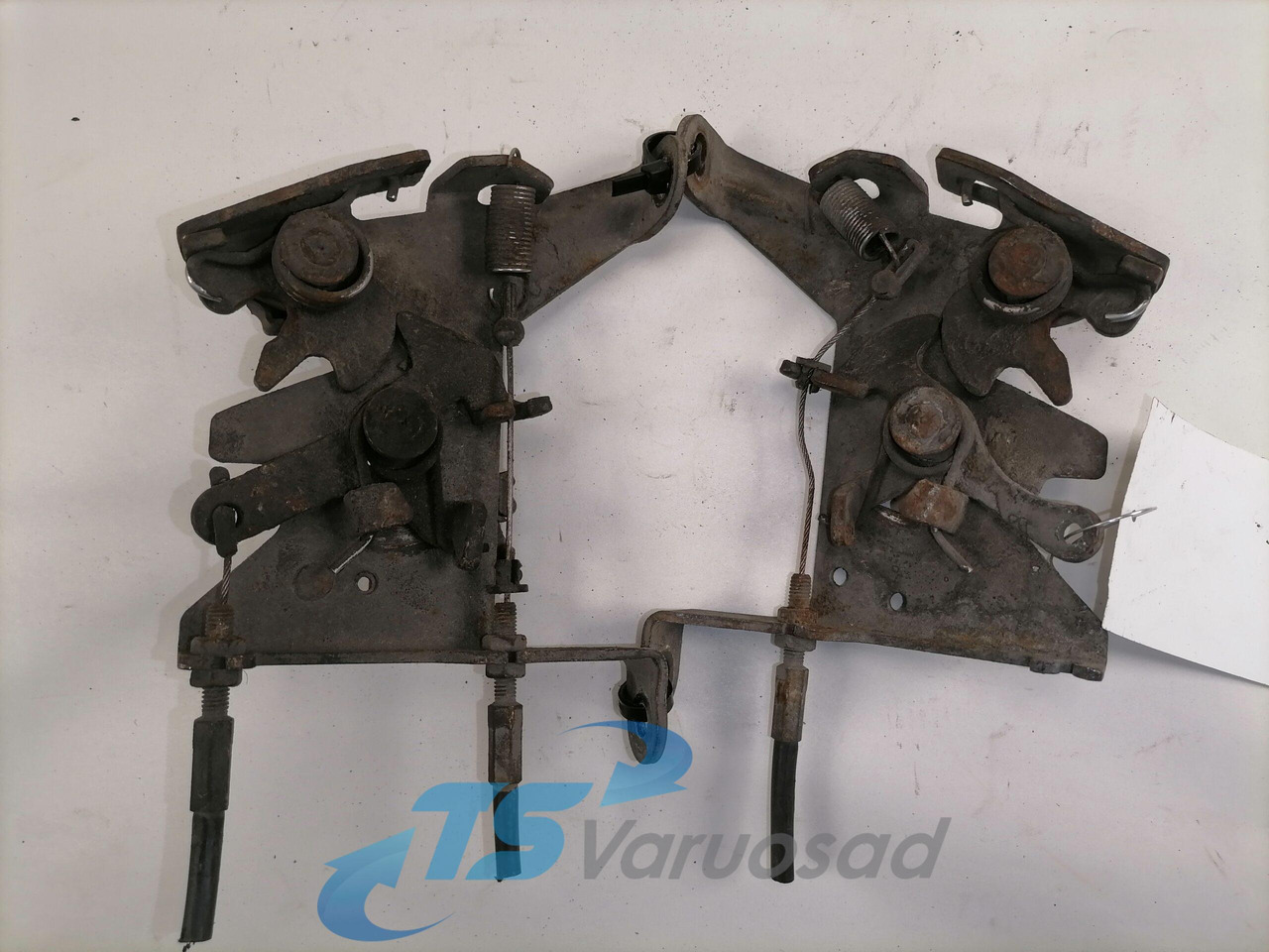 Scania Iluvõre lukk 1800468 - Решётка радиатора для Грузовиков: фото 4 Scania Iluvõre lukk 1800468 - Решётка радиатора для Грузовиков: фото 4