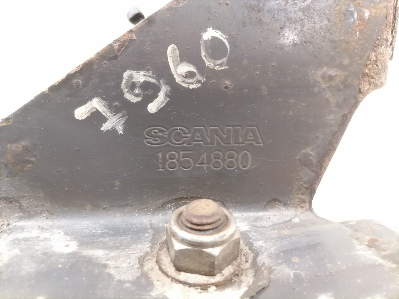 Scania Mudguard bracket 1854879 - Универсальная запчасть для Грузовиков: фото 3 Scania Mudguard bracket 1854879 - Универсальная запчасть для Грузовиков: фото 3