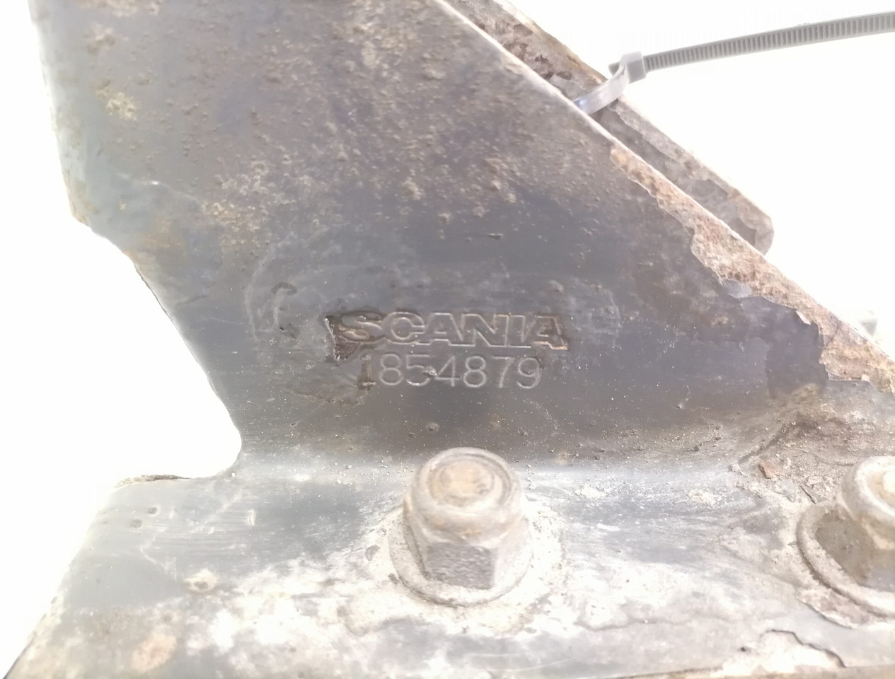 Scania Mudguard bracket 1854880 - Универсальная запчасть для Грузовиков: фото 2 Scania Mudguard bracket 1854880 - Универсальная запчасть для Грузовиков: фото 2