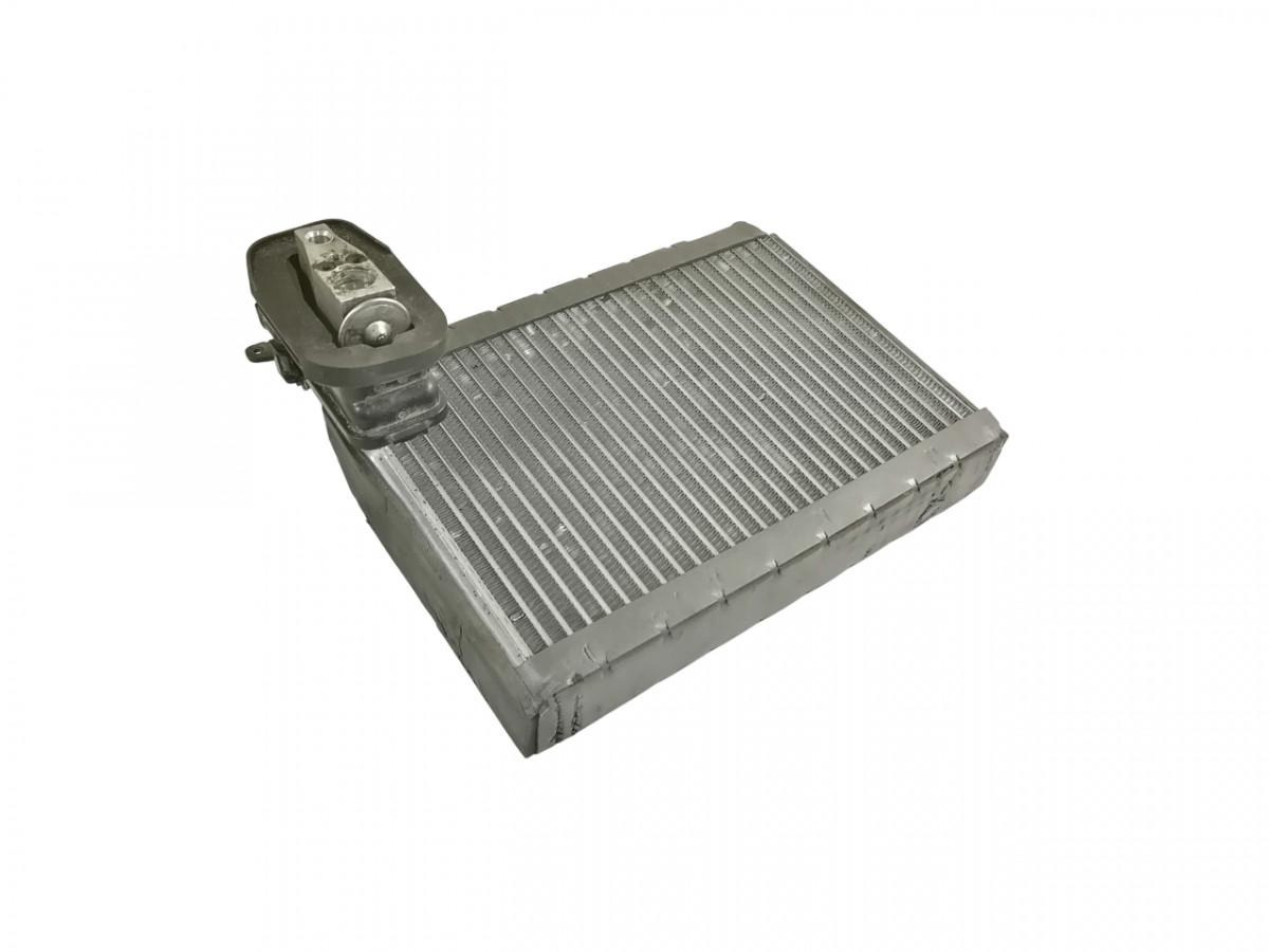 Scania Salongi kliima radiaator 2879041 - Универсальная запчасть для Грузовиков: фото 1 Scania Salongi kliima radiaator 2879041 - Универсальная запчасть для Грузовиков: фото 1