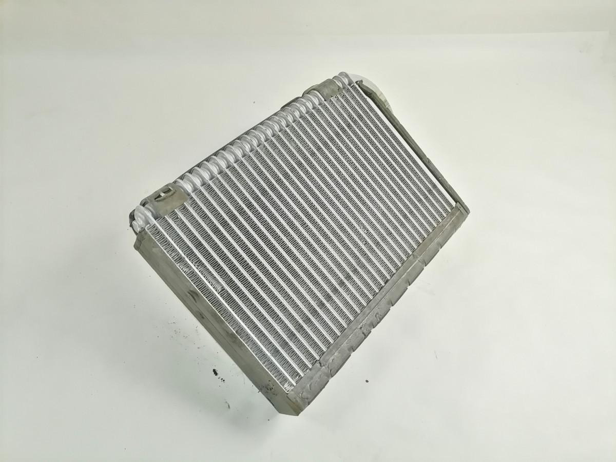 Scania Salongi kliima radiaator 2879041 - Универсальная запчасть для Грузовиков: фото 3 Scania Salongi kliima radiaator 2879041 - Универсальная запчасть для Грузовиков: фото 3