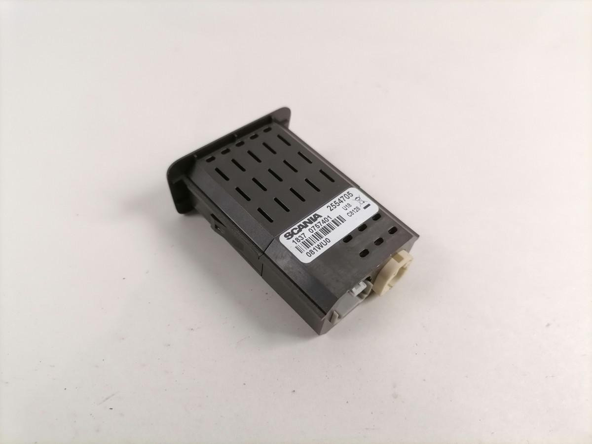 Scania USB/AUX pistikute paneel 2554705 - Электрическая система для Грузовиков: фото 5 Scania USB/AUX pistikute paneel 2554705 - Электрическая система для Грузовиков: фото 5