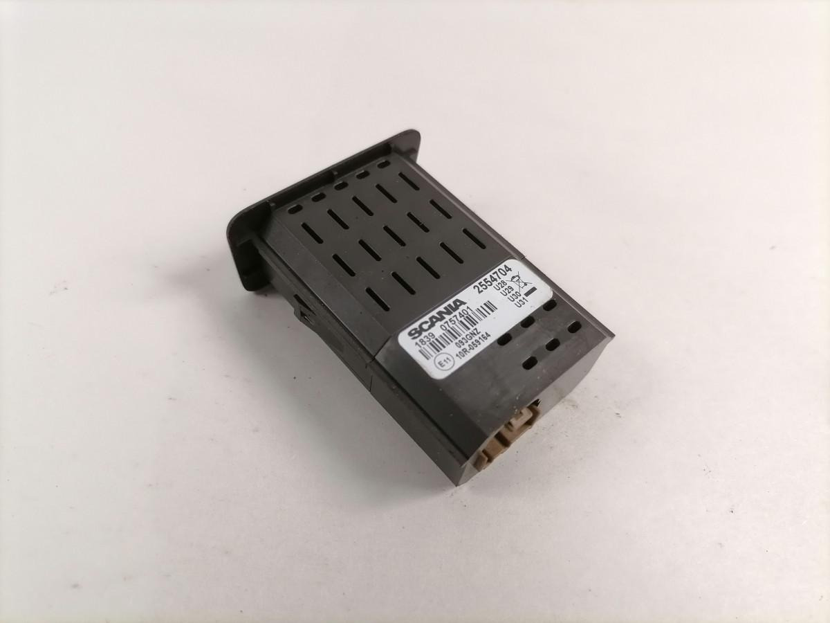 Scania USB pistiku paneel 2554704 - Электрическая система для Грузовиков: фото 4 Scania USB pistiku paneel 2554704 - Электрическая система для Грузовиков: фото 4