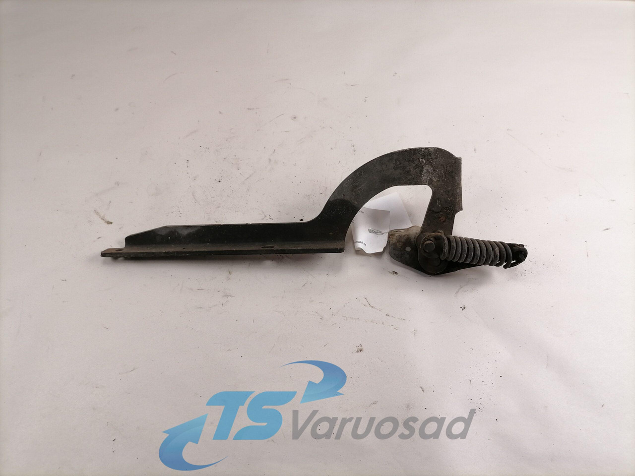 Scania lower grille carrier hinge 1381480 - Решётка радиатора для Грузовиков: фото 2 Scania lower grille carrier hinge 1381480 - Решётка радиатора для Грузовиков: фото 2