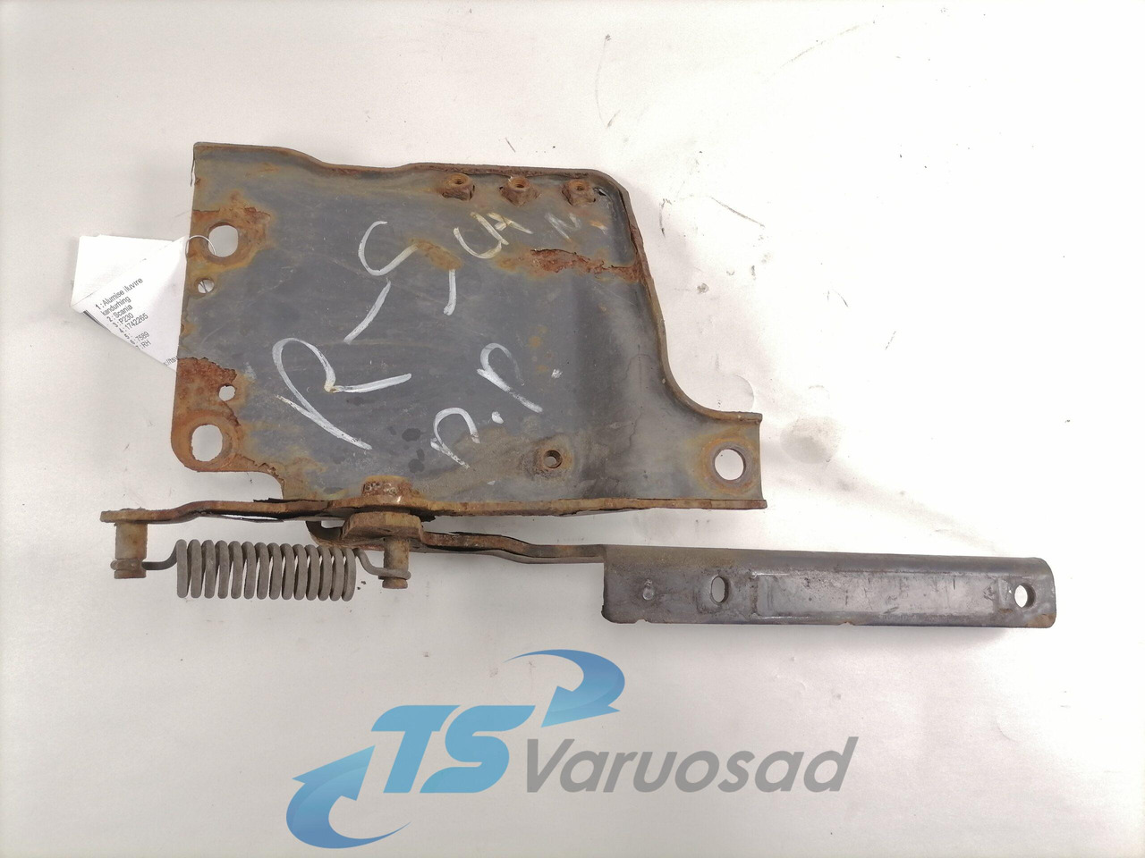 Scania lower grille carrier hinge 1742265 - Решётка радиатора для Грузовиков: фото 3 Scania lower grille carrier hinge 1742265 - Решётка радиатора для Грузовиков: фото 3