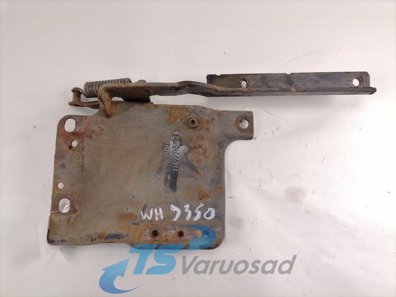 Scania lower grille carrier hinge 1742265 - Решётка радиатора для Грузовиков: фото 2 Scania lower grille carrier hinge 1742265 - Решётка радиатора для Грузовиков: фото 2
