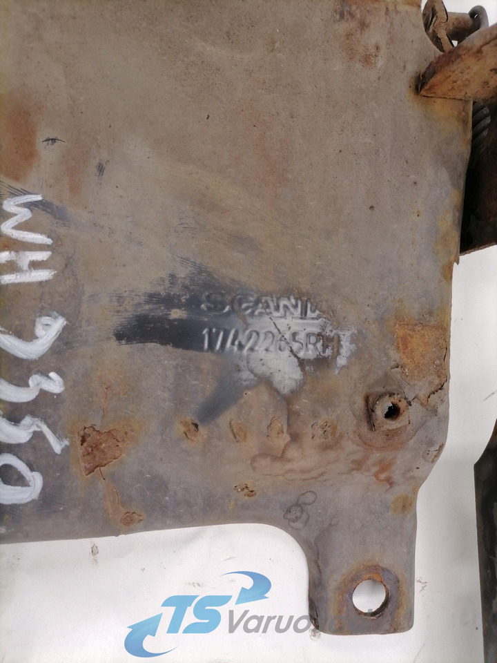 Scania lower grille carrier hinge 1742265 - Решётка радиатора для Грузовиков: фото 4 Scania lower grille carrier hinge 1742265 - Решётка радиатора для Грузовиков: фото 4