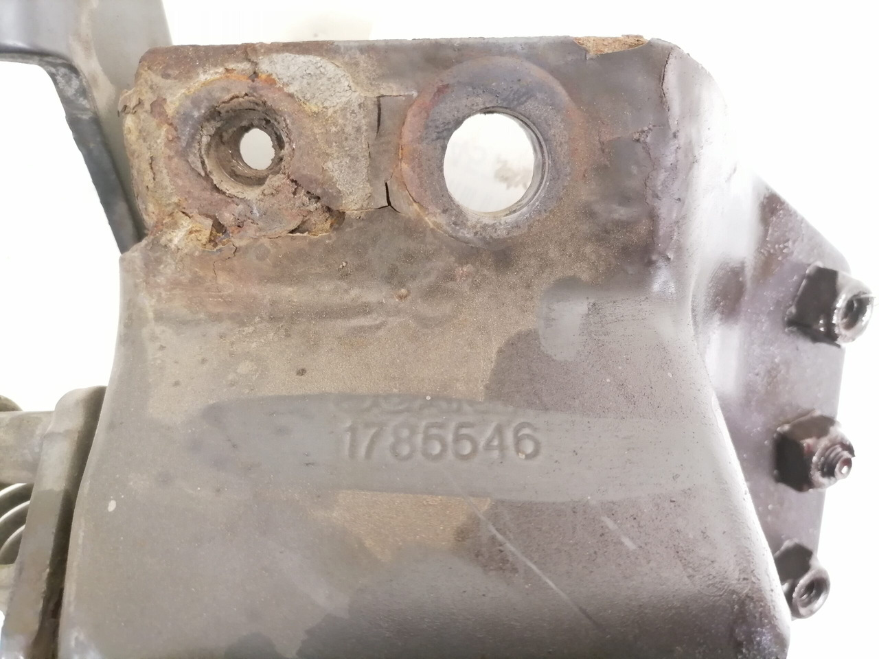 Scania lower grille carrier hinge 1785546 - Решётка радиатора для Грузовиков: фото 3 Scania lower grille carrier hinge 1785546 - Решётка радиатора для Грузовиков: фото 3