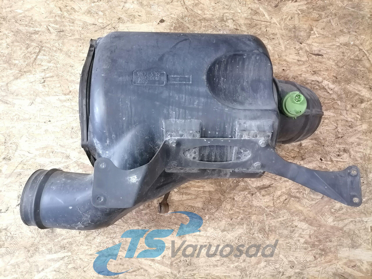 Volvo Air filter housing 20381066 - Система впуска для Грузовиков: фото 2 Volvo Air filter housing 20381066 - Система впуска для Грузовиков: фото 2