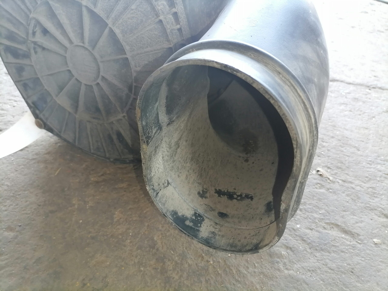 Volvo Air filter housing 20381066 - Система впуска для Грузовиков: фото 5 Volvo Air filter housing 20381066 - Система впуска для Грузовиков: фото 5