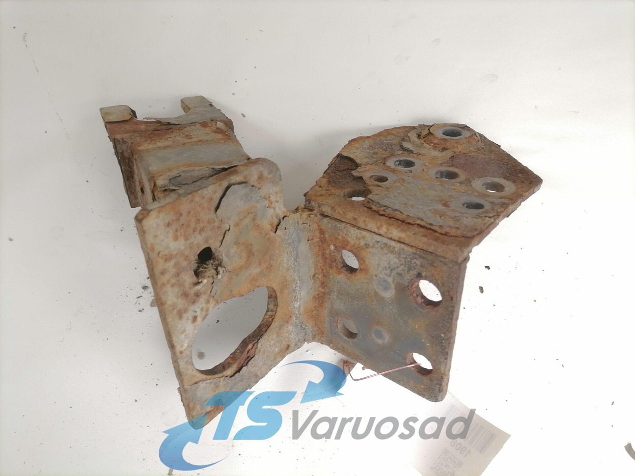 Volvo Bumper bracket 20499243 - Бампер для Грузовиков: фото 2 Volvo Bumper bracket 20499243 - Бампер для Грузовиков: фото 2