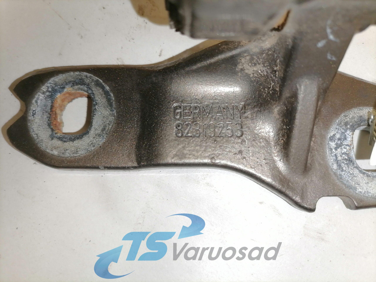 Volvo Door hinge 82319253 - Дверь и запчасти для Грузовиков: фото 2 Volvo Door hinge 82319253 - Дверь и запчасти для Грузовиков: фото 2