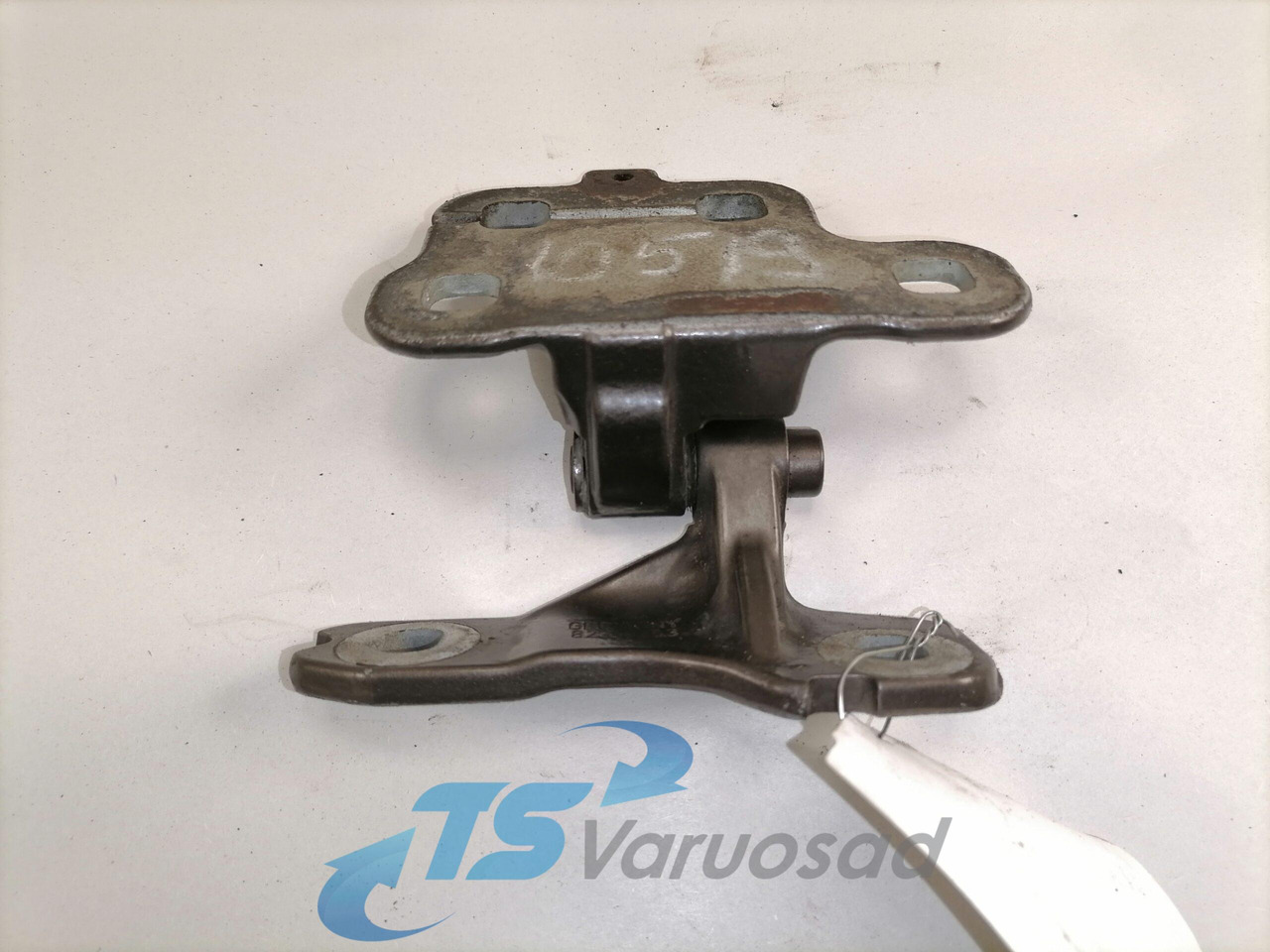 Volvo Door hinge 82319253 - Дверь и запчасти для Грузовиков: фото 2 Volvo Door hinge 82319253 - Дверь и запчасти для Грузовиков: фото 2