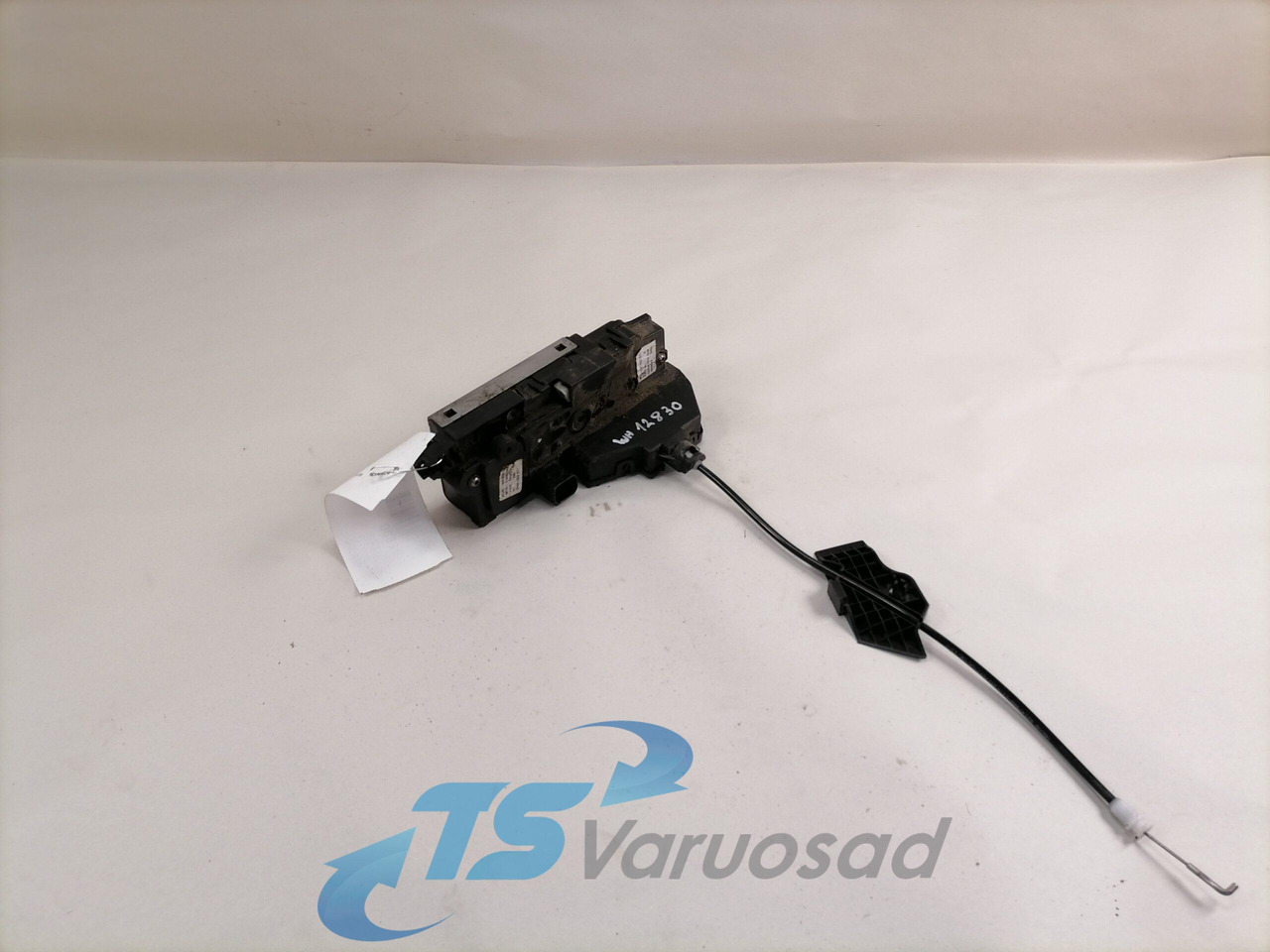 Volvo Door lock 84012032 - Дверь и запчасти для Грузовиков: фото 2 Volvo Door lock 84012032 - Дверь и запчасти для Грузовиков: фото 2