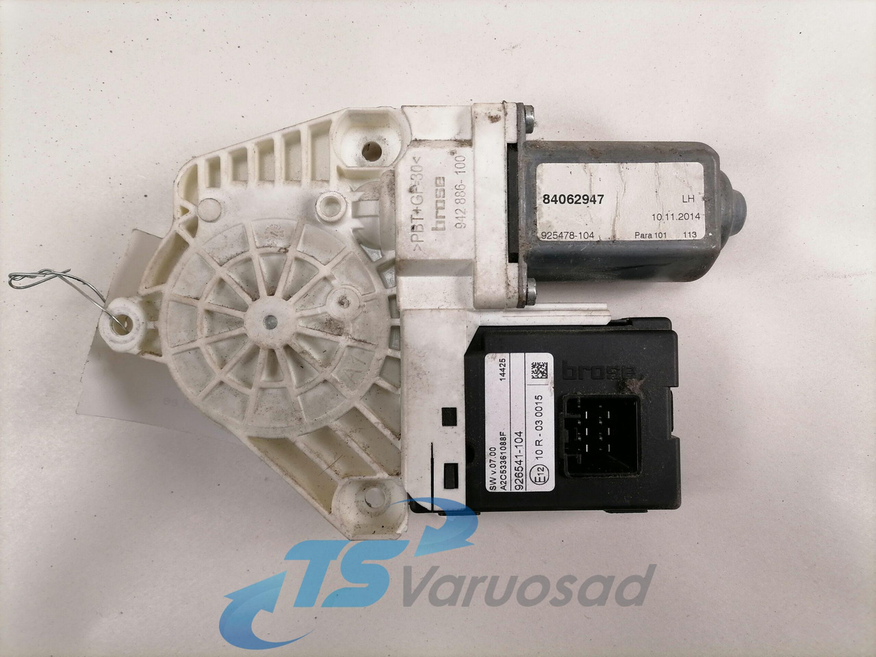 Volvo Glass lift 84062947 - Стекло и запчасти для Грузовиков: фото 3 Volvo Glass lift 84062947 - Стекло и запчасти для Грузовиков: фото 3