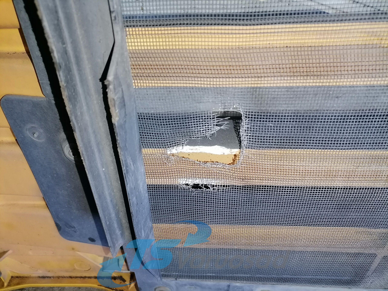 Volvo Grille panel 20360266 - Решётка радиатора для Грузовиков: фото 3 Volvo Grille panel 20360266 - Решётка радиатора для Грузовиков: фото 3