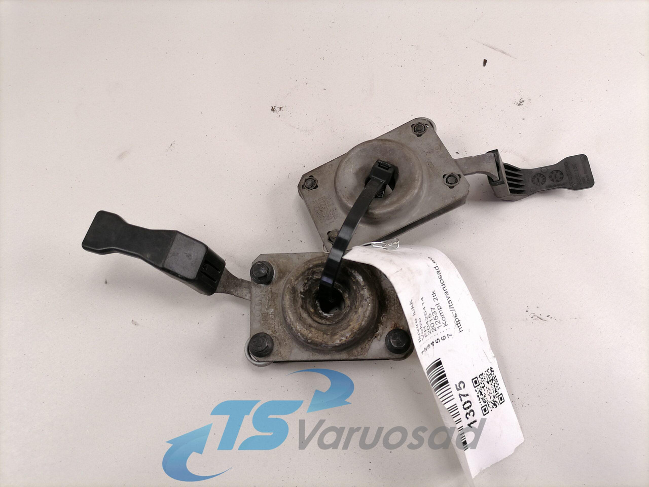 Volvo Iluvõre lukk 20425414 - Решётка радиатора для Грузовиков: фото 2 Volvo Iluvõre lukk 20425414 - Решётка радиатора для Грузовиков: фото 2