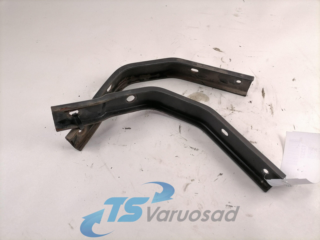 Volvo Kabiini tuulesuunaja kandur 8191568 - Аэродинамика/ Спойлеры для Грузовиков: фото 1 Volvo Kabiini tuulesuunaja kandur 8191568 - Аэродинамика/ Спойлеры для Грузовиков: фото 1