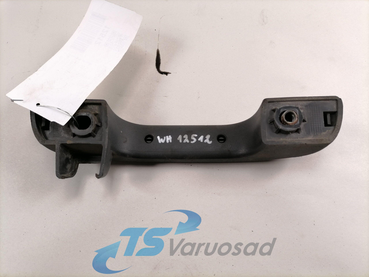 Volvo Plastikdetail, iluvõre käepide 20529738 - Аэродинамика/ Спойлеры для Грузовиков: фото 2 Volvo Plastikdetail, iluvõre käepide 20529738 - Аэродинамика/ Спойлеры для Грузовиков: фото 2