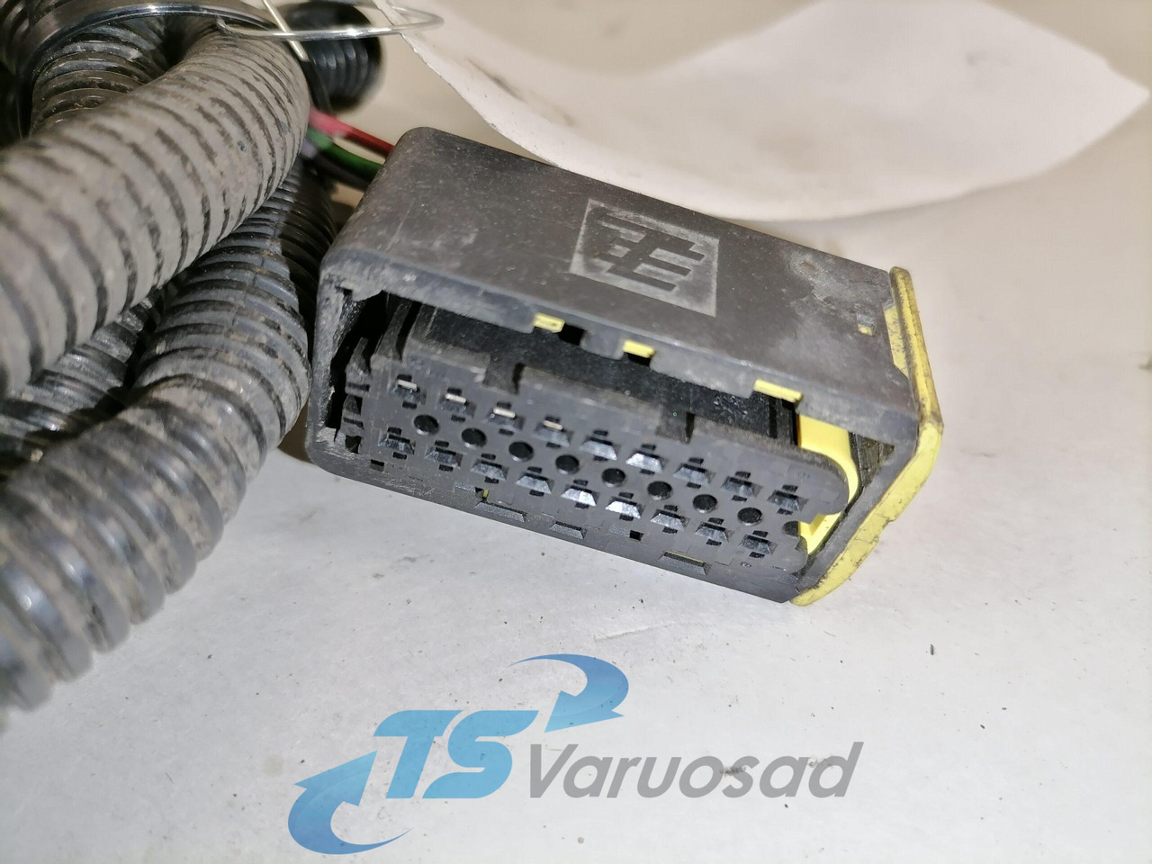 Volvo Raami juhtmestik 22527890 - Универсальная запчасть для Грузовиков: фото 3 Volvo Raami juhtmestik 22527890 - Универсальная запчасть для Грузовиков: фото 3