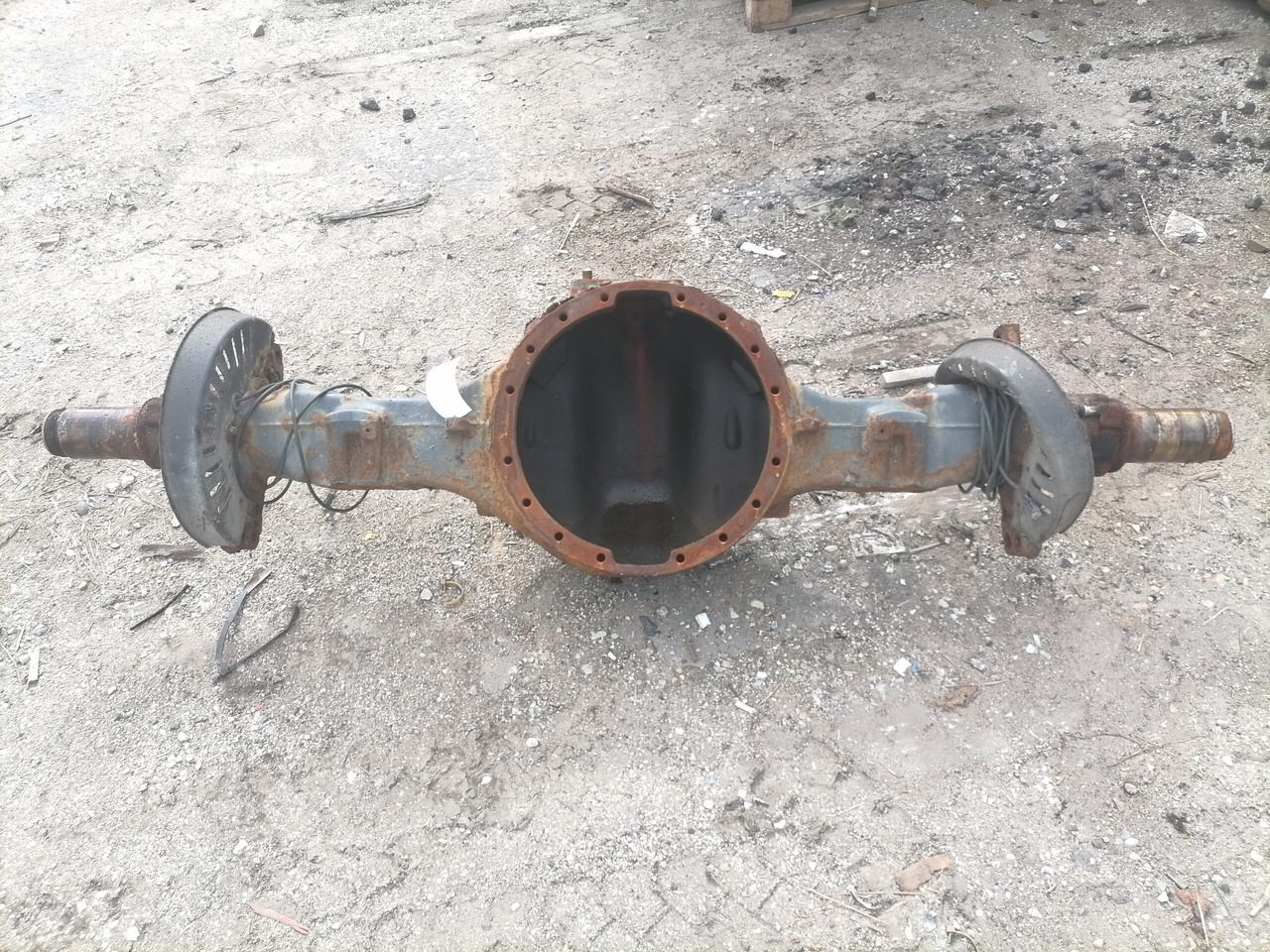 Volvo Rear axel housing 3201N9244B - Ось и запчасти для Грузовиков: фото 2 Volvo Rear axel housing 3201N9244B - Ось и запчасти для Грузовиков: фото 2