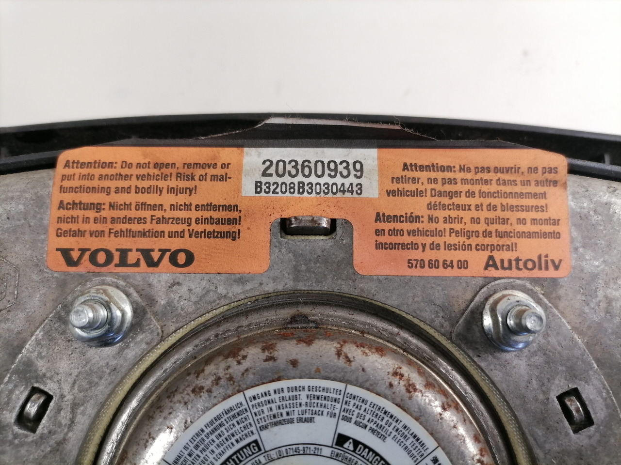 Volvo Rooli keskmine kate / airbag 20360939 - Рулевое управление для Грузовиков: фото 5 Volvo Rooli keskmine kate / airbag 20360939 - Рулевое управление для Грузовиков: фото 5