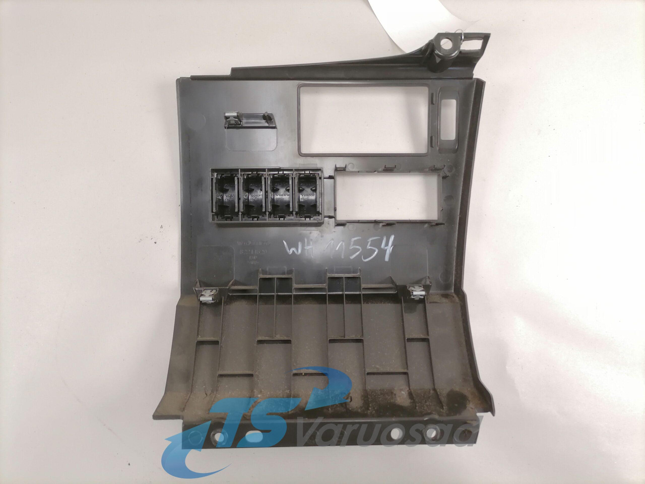 Volvo Salongi plastik 82214529 - Универсальная запчасть для Грузовиков: фото 2 Volvo Salongi plastik 82214529 - Универсальная запчасть для Грузовиков: фото 2