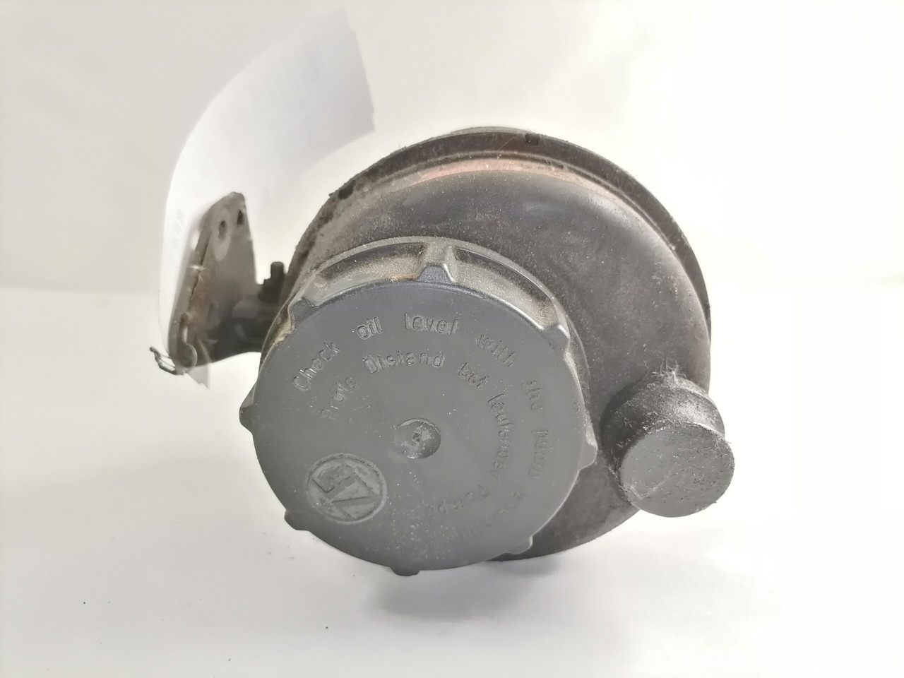 Volvo Steering oil tank+ bracket 1592945 - Шланг рулевого управления для Грузовиков: фото 4 Volvo Steering oil tank+ bracket 1592945 - Шланг рулевого управления для Грузовиков: фото 4