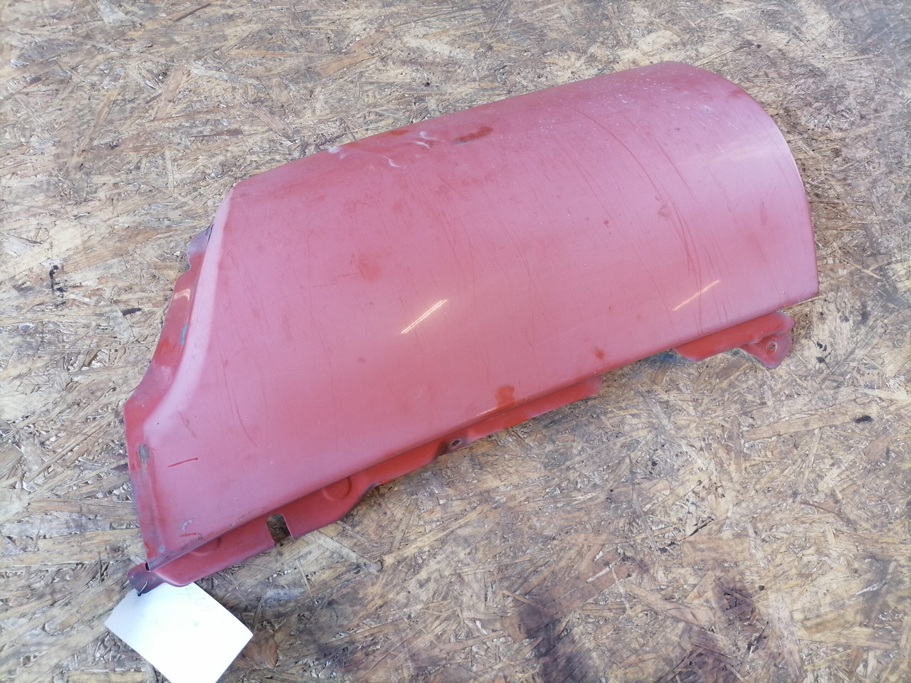 Volvo Volvo kabiini nurgapõsk, parem 20379172 - Решётка радиатора для Грузовиков: фото 2 Volvo Volvo kabiini nurgapõsk, parem 20379172 - Решётка радиатора для Грузовиков: фото 2