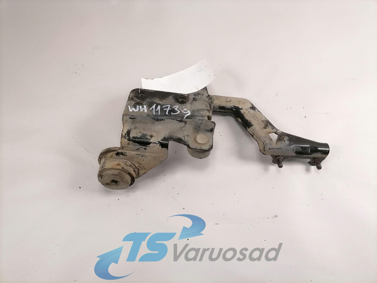 Volvo lower grille carrier hinge 20528507 - Решётка радиатора для Грузовиков: фото 1 Volvo lower grille carrier hinge 20528507 - Решётка радиатора для Грузовиков: фото 1