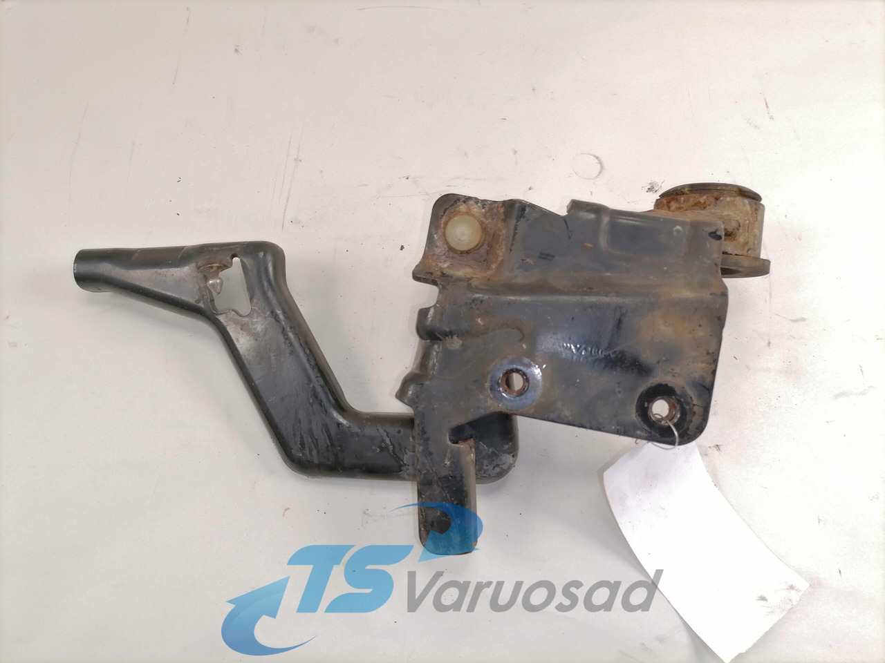 Volvo lower grille carrier hinge 20545095 - Решётка радиатора для Грузовиков: фото 2 Volvo lower grille carrier hinge 20545095 - Решётка радиатора для Грузовиков: фото 2