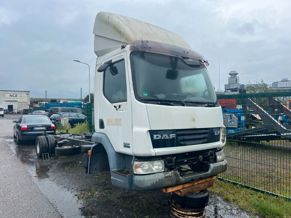 DAF LF 45.220 12 to. for PARTS no engine no gearbox! DAF LF 45.220 12 to. for PARTS no engine no gearbox! - Тентованный грузовик: фото 4 DAF LF 45.220 12 to. for PARTS no engine no gearbox! DAF LF 45.220 12 to. for PARTS no engine no gearbox! - Тентованный грузовик: фото 4