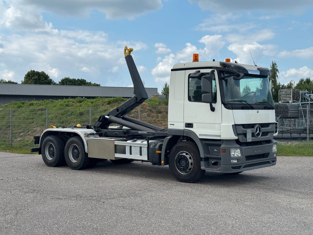 Mercedes-Benz 2641 6X4 Retarder Meiller mit Funk Top Zust - Крюковой мультилифт: фото 1 Mercedes-Benz 2641 6X4 Retarder Meiller mit Funk Top Zust - Крюковой мультилифт: фото 1