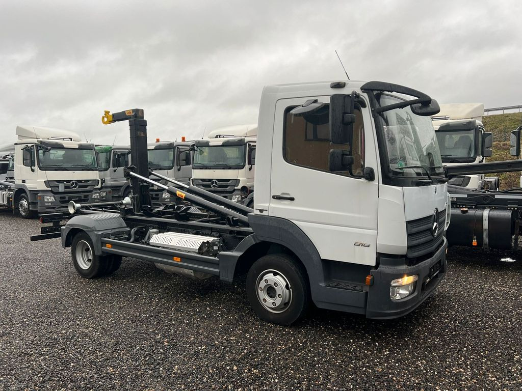 Mercedes-Benz 816 4X2 mit neuem Hyva Abroller Funk - Крюковой мультилифт: фото 1 Mercedes-Benz 816 4X2 mit neuem Hyva Abroller Funk - Крюковой мультилифт: фото 1