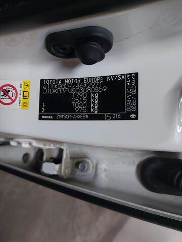 Toyota Prius Hybrid - Легковой автомобиль: фото 5 Toyota Prius Hybrid - Легковой автомобиль: фото 5