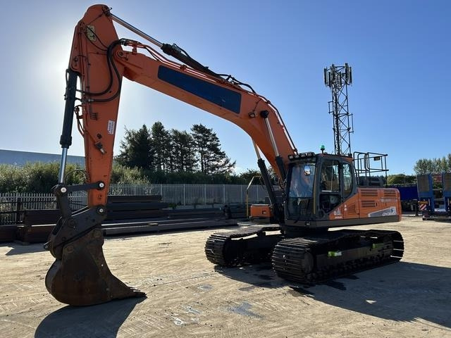 Doosan DX300LC-5 - Гусеничный экскаватор: фото 1 Doosan DX300LC-5 - Гусеничный экскаватор: фото 1