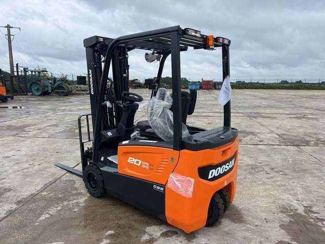 Doosan B20T-7 PLUS - Электропогрузчик: фото 2 Doosan B20T-7 PLUS - Электропогрузчик: фото 2
