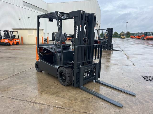 Doosan B30X-7 PLUS - Электропогрузчик: фото 4 Doosan B30X-7 PLUS - Электропогрузчик: фото 4