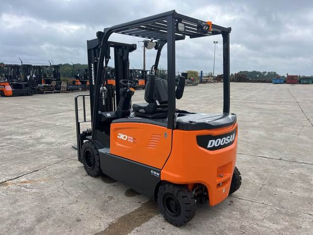 Doosan B30X-7 PLUS - Электропогрузчик: фото 2 Doosan B30X-7 PLUS - Электропогрузчик: фото 2